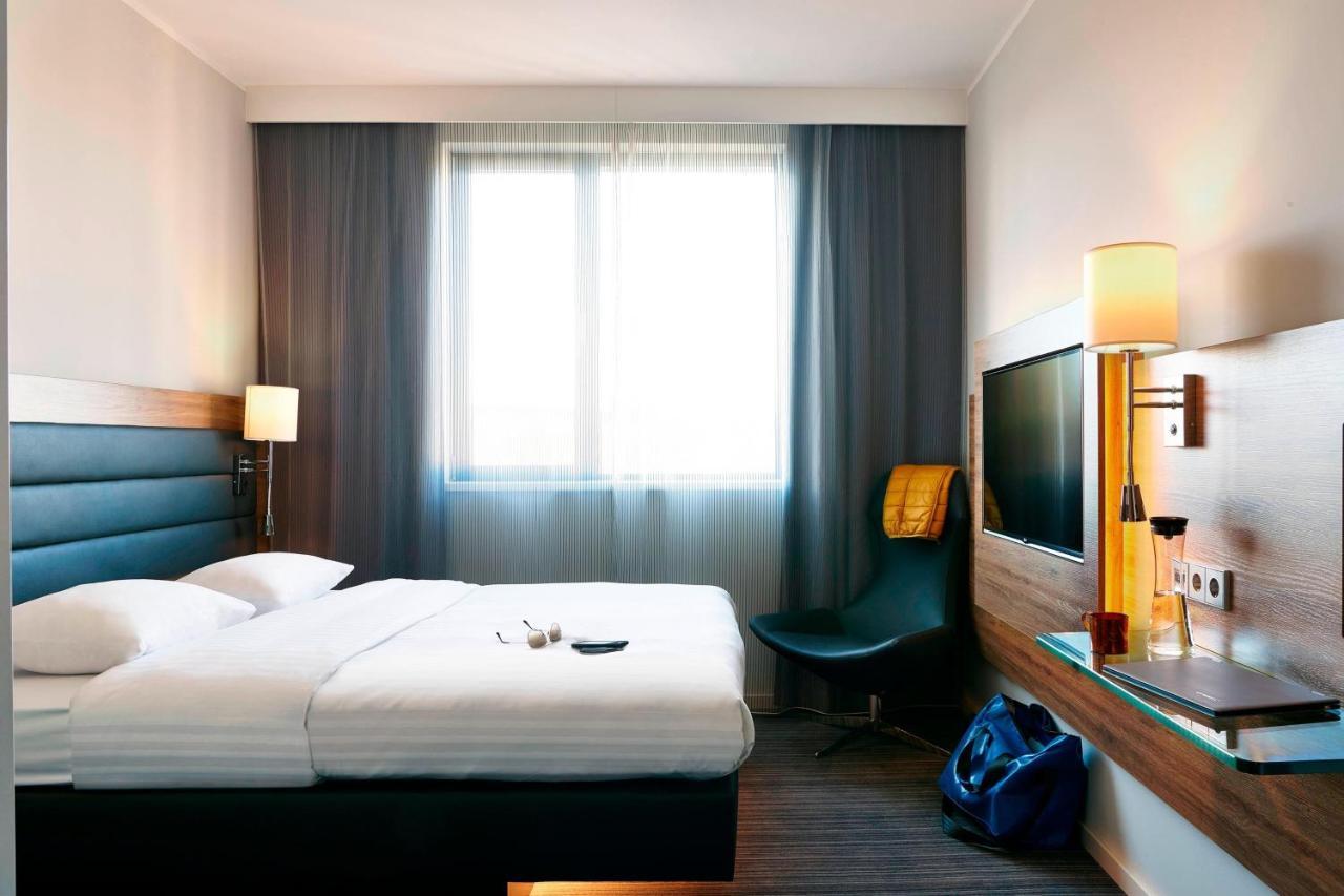 Moxy Frankfurt Airport 4*