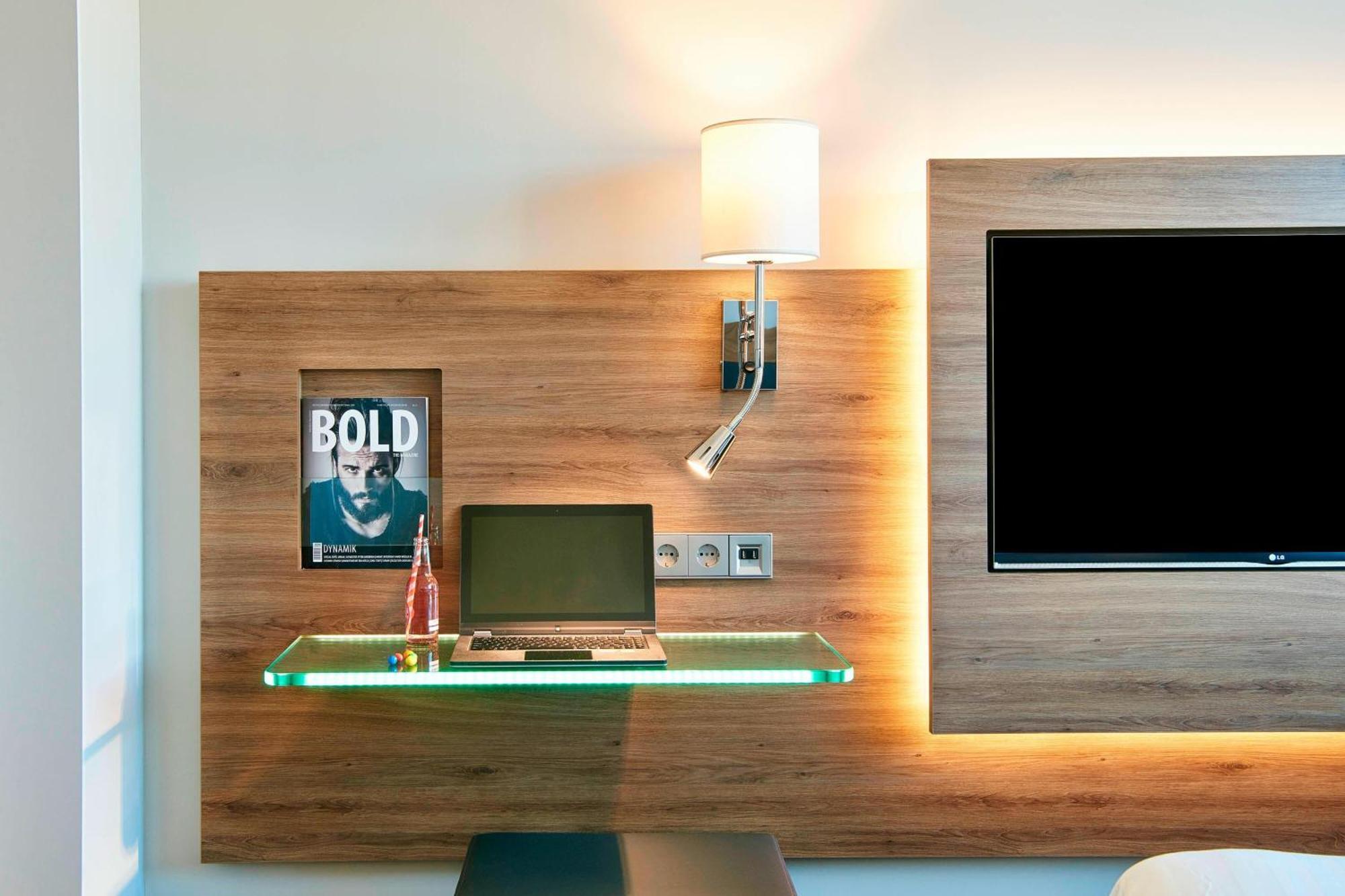 Hotel Moxy Frankfurt Airport 4*