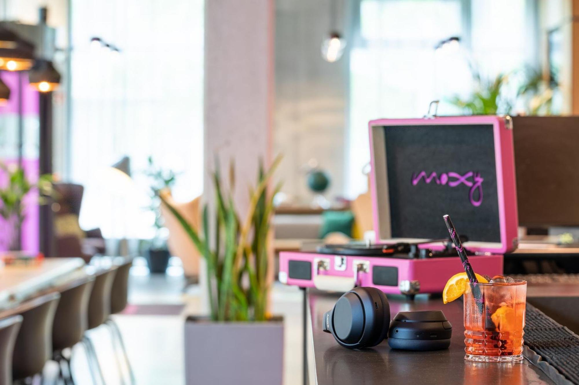 Moxy Frankfurt Airport Hotel Frankfurt am Main