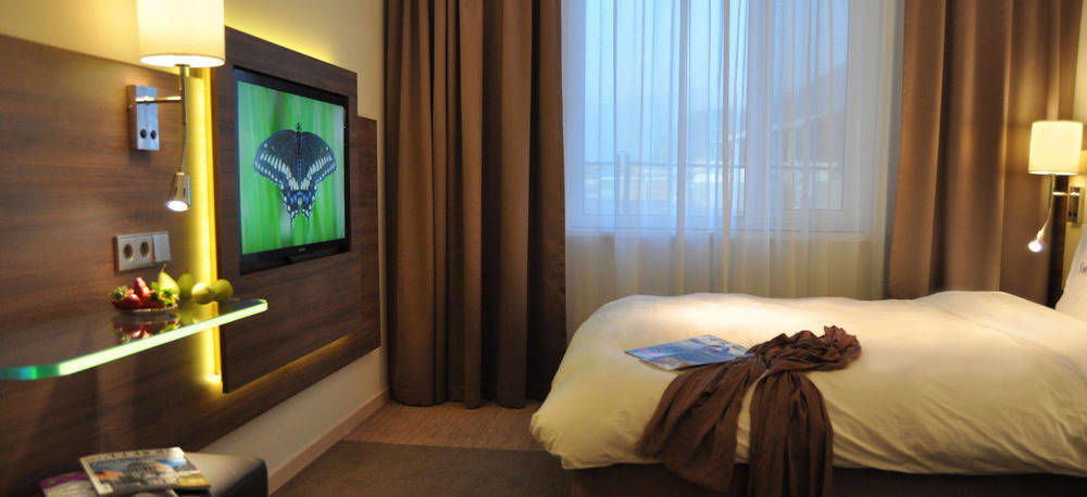 Moxy Frankfurt Airport Hotel 4*